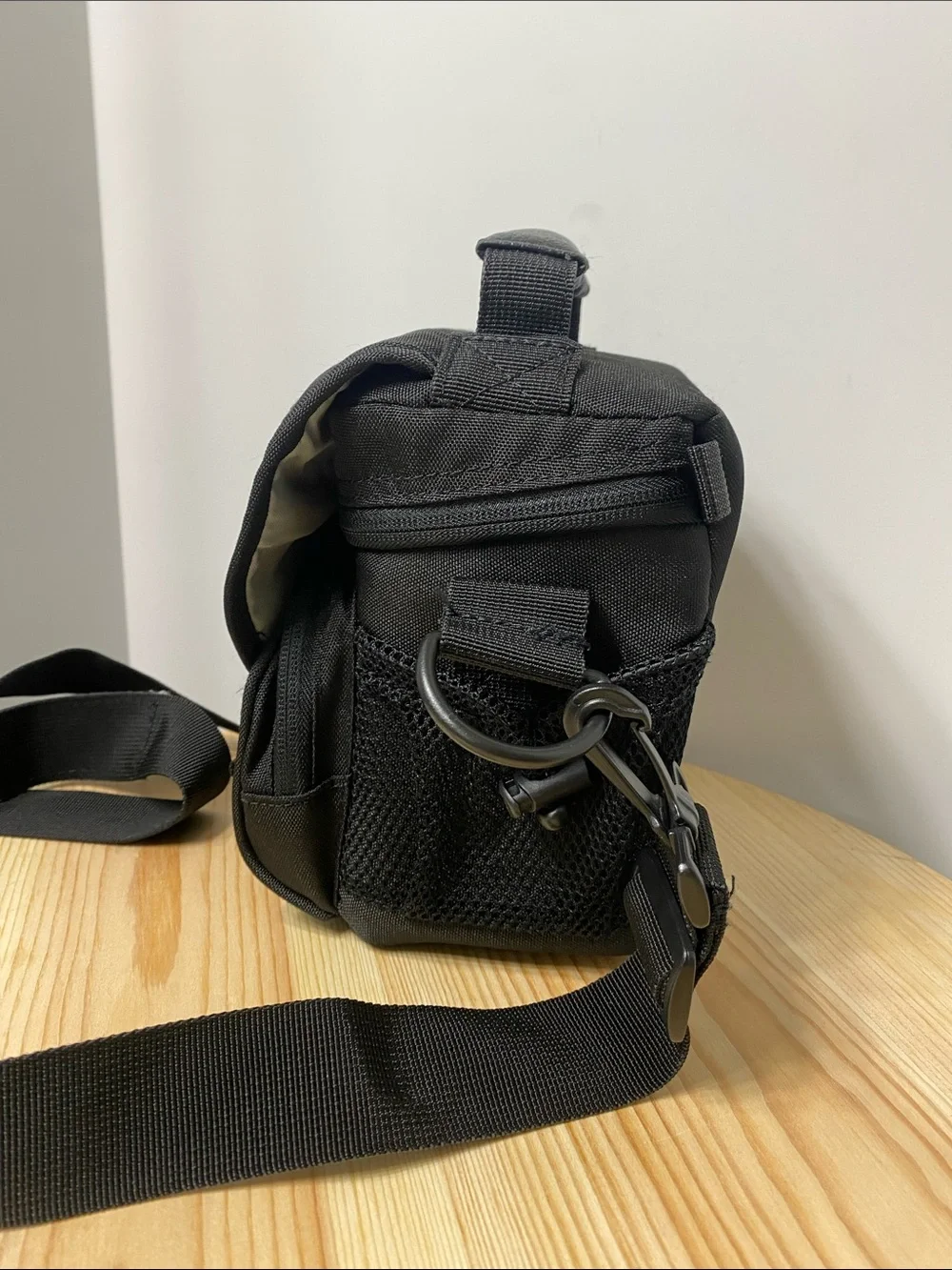 Lowepro EX 120 Camera Bag Black For Small SLR DSLR Cameras with Shoulder Strap